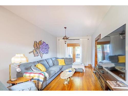 637 Catherine St., Thunder Bay, ON - Indoor Photo Showing Living Room