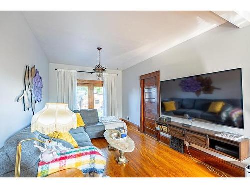 637 Catherine St., Thunder Bay, ON - Indoor Photo Showing Living Room