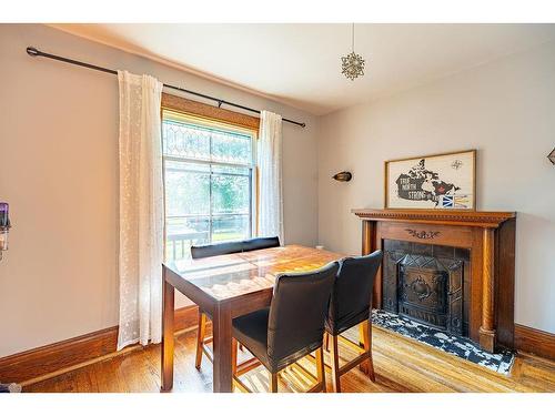 637 Catherine St., Thunder Bay, ON - Indoor Photo Showing Dining Room With Fireplace