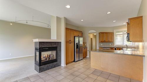 29-3800 Gallaghers Pinnacle Way, Kelowna, BC - Indoor Photo Showing Kitchen With Fireplace