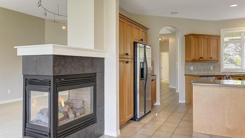 29-3800 Gallaghers Pinnacle Way, Kelowna, BC - Indoor With Fireplace
