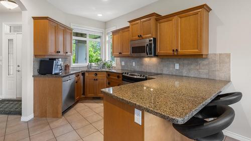 29-3800 Gallaghers Pinnacle Way, Kelowna, BC - Indoor Photo Showing Kitchen