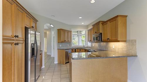 29-3800 Gallaghers Pinnacle Way, Kelowna, BC - Indoor Photo Showing Kitchen With Double Sink