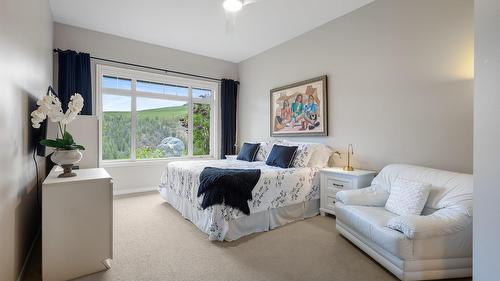 29-3800 Gallaghers Pinnacle Way, Kelowna, BC - Indoor Photo Showing Bedroom