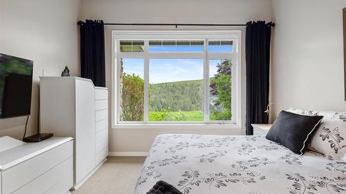 29-3800 Gallaghers Pinnacle Way, Kelowna, BC - Indoor Photo Showing Bedroom