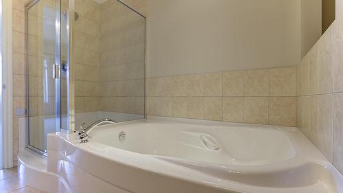 29-3800 Gallaghers Pinnacle Way, Kelowna, BC - Indoor Photo Showing Bathroom