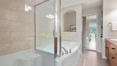 29-3800 Gallaghers Pinnacle Way, Kelowna, BC - Indoor Photo Showing Bathroom