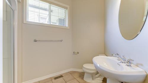 29-3800 Gallaghers Pinnacle Way, Kelowna, BC - Indoor Photo Showing Bathroom