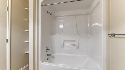 29-3800 Gallaghers Pinnacle Way, Kelowna, BC - Indoor Photo Showing Bathroom
