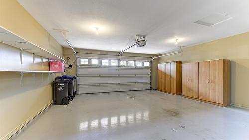 29-3800 Gallaghers Pinnacle Way, Kelowna, BC - Indoor Photo Showing Garage