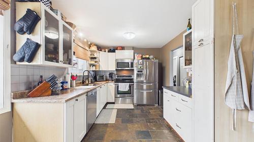 2320 5Th Street, Cranbrook, BC - Indoor Photo Showing Kitchen