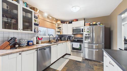 2320 5Th Street, Cranbrook, BC - Indoor Photo Showing Kitchen With Stainless Steel Kitchen With Double Sink