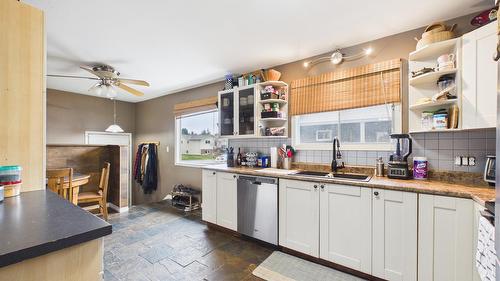 2320 5Th Street, Cranbrook, BC - Indoor Photo Showing Kitchen With Double Sink