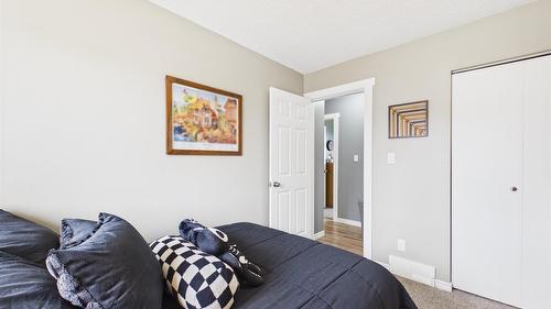 2320 5Th Street, Cranbrook, BC - Indoor Photo Showing Bedroom