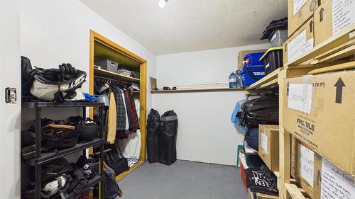 2320 5Th Street, Cranbrook, BC - Indoor