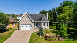762 Rue Genest  Magog, QC J1X 4Y7