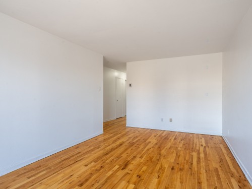 Salon - 8-30 Boul. St-Elzear O., Laval (Vimont), QC - Indoor Photo Showing Other Room