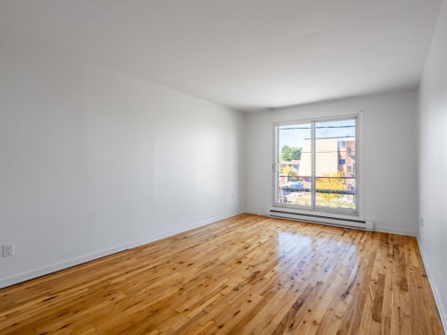 Salon - 8-30 Boul. St-Elzear O., Laval (Vimont), QC - Indoor Photo Showing Other Room