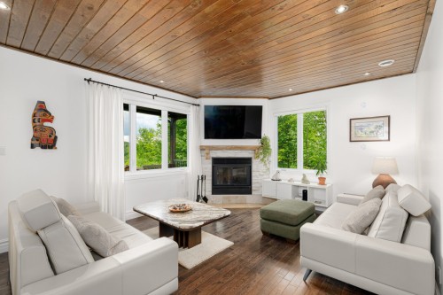Salon - 3415  - 3417 Imp. Des Colibris, Sainte-Adèle, QC - Indoor Photo Showing Living Room With Fireplace
