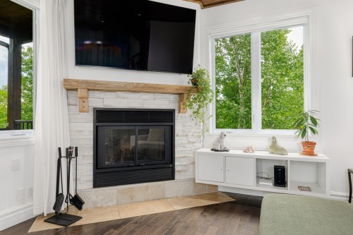 Salon - 3415  - 3417 Imp. Des Colibris, Sainte-Adèle, QC - Indoor Photo Showing Living Room With Fireplace