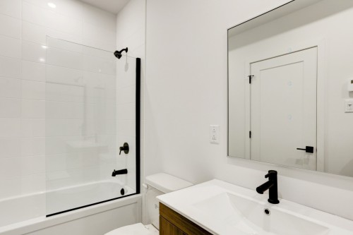 Bathroom - 1420 Rue St-Clément, Montréal (Mercier/Hochelaga-Maisonneuve), QC - Indoor Photo Showing Bathroom