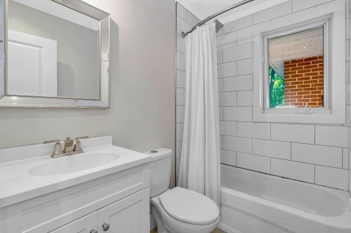Salle de bains - 133 Av. Madsen, Beaconsfield, QC - Indoor Photo Showing Bathroom
