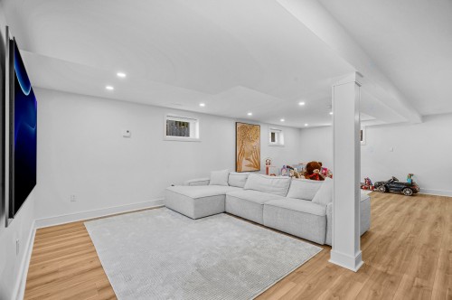 Salle de jeux - 133 Av. Madsen, Beaconsfield, QC - Indoor