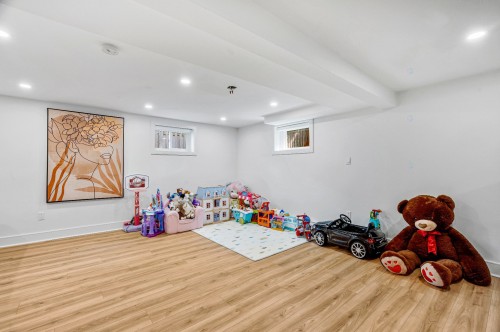 Salle de jeux - 133 Av. Madsen, Beaconsfield, QC - Indoor