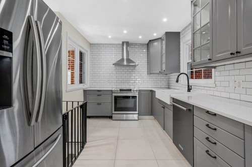 Cuisine - 133 Av. Madsen, Beaconsfield, QC - Indoor Photo Showing Kitchen With Upgraded Kitchen