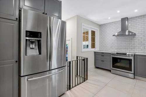 Cuisine - 133 Av. Madsen, Beaconsfield, QC - Indoor Photo Showing Kitchen With Upgraded Kitchen