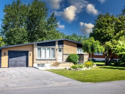 2203 Boul. du Bord-de-l'Eau  Salaberry-De-Valleyfield, QC J6S 6E1