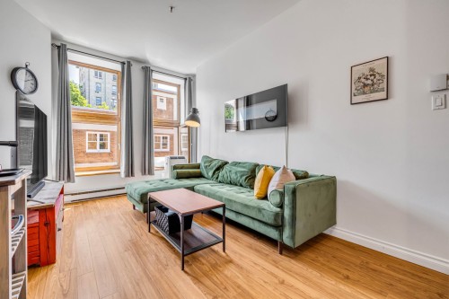 Living Room - 205-267 Rue St-Paul, Québec (La Cité-Limoilou), QC 