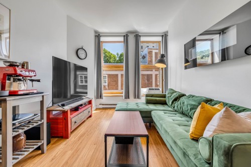 Living Room - 205-267 Rue St-Paul, Québec (La Cité-Limoilou), QC 
