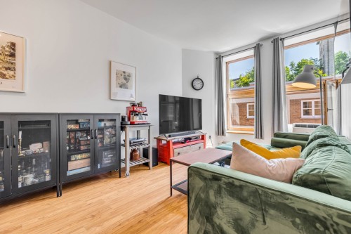 Living Room - 205-267 Rue St-Paul, Québec (La Cité-Limoilou), QC 