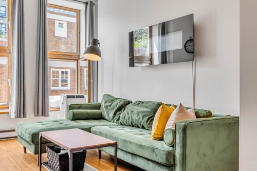Living Room - 205-267 Rue St-Paul, Québec (La Cité-Limoilou), QC 
