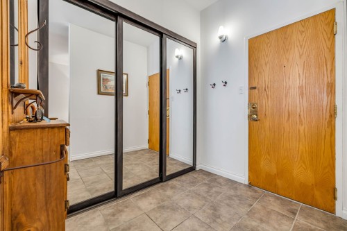 Mud Room - 205-267 Rue St-Paul, Québec (La Cité-Limoilou), QC 
