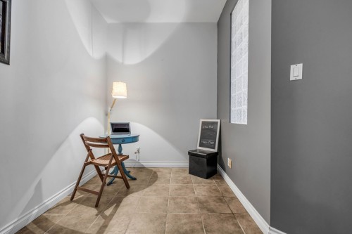 Den - 205-267 Rue St-Paul, Québec (La Cité-Limoilou), QC 