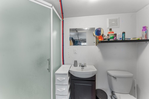 Bachelor - 7 35E Avenue E., Blainville, QC - Indoor Photo Showing Bathroom