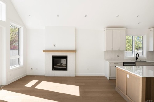 10011 Chicory Pl, Sidney, BC - Indoor With Fireplace