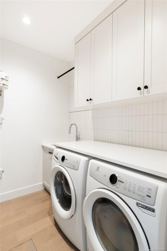 10011 Chicory Pl, Sidney, BC - Indoor Photo Showing Laundry Room