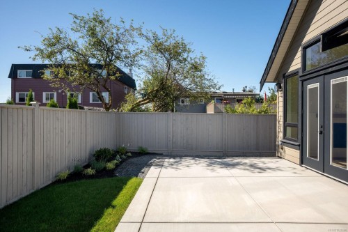 10011 Chicory Pl, Sidney, BC - Outdoor