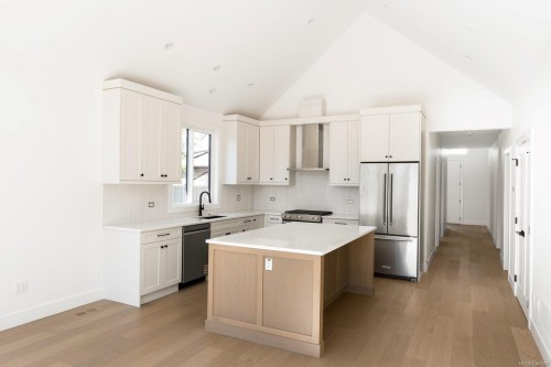 10011 Chicory Pl, Sidney, BC - Indoor Photo Showing Kitchen With Stainless Steel Kitchen