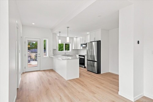26 Leam Rd, Nanaimo, BC - Indoor Photo Showing Kitchen