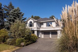 2980 Sea View Rd Saanich, BC V8N 1L1