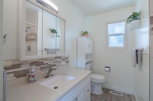 2490 Highland Blvd, Nanaimo, BC 