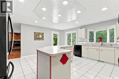 3230 Calder Terrace, Saskatoon, SK - Indoor Photo Showing Kitchen