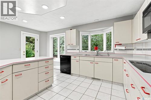 3230 Calder Terrace, Saskatoon, SK - Indoor Photo Showing Kitchen