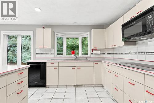 3230 Calder Terrace, Saskatoon, SK - Indoor Photo Showing Kitchen