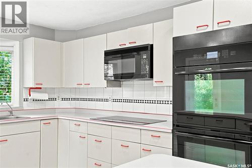 3230 Calder Terrace, Saskatoon, SK - Indoor Photo Showing Kitchen