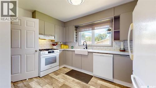 68 Cameron Crescent, Regina, SK - Indoor Photo Showing Kitchen